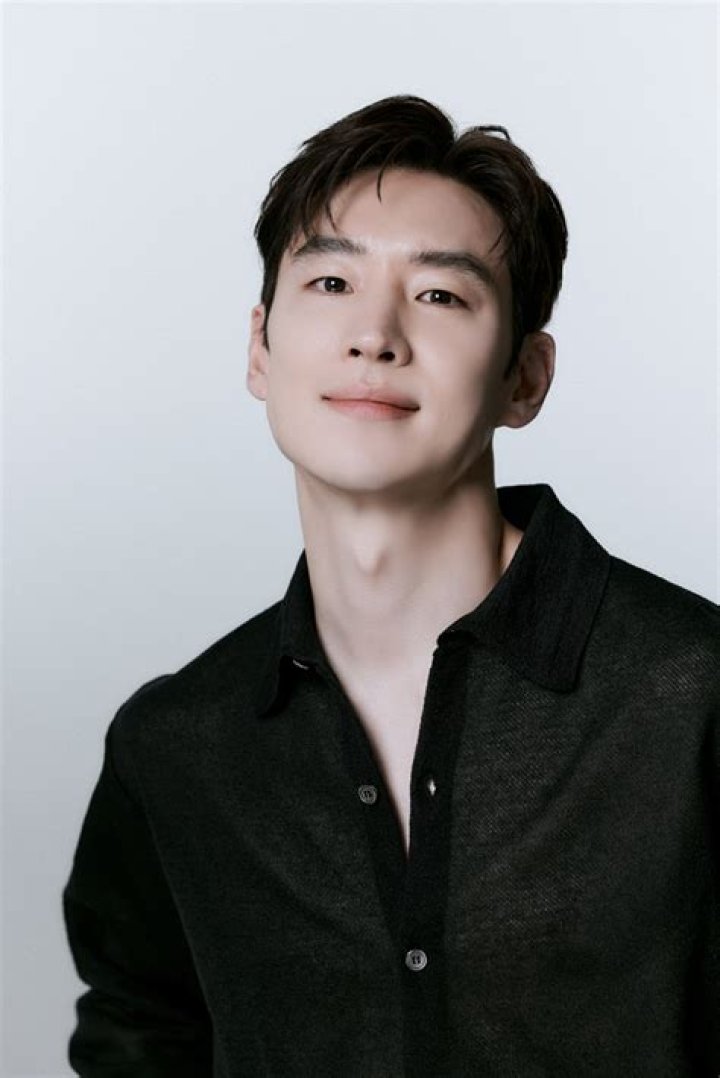 Lee Je-Hoon's Marital Status: Inside The Actor's Personal Life