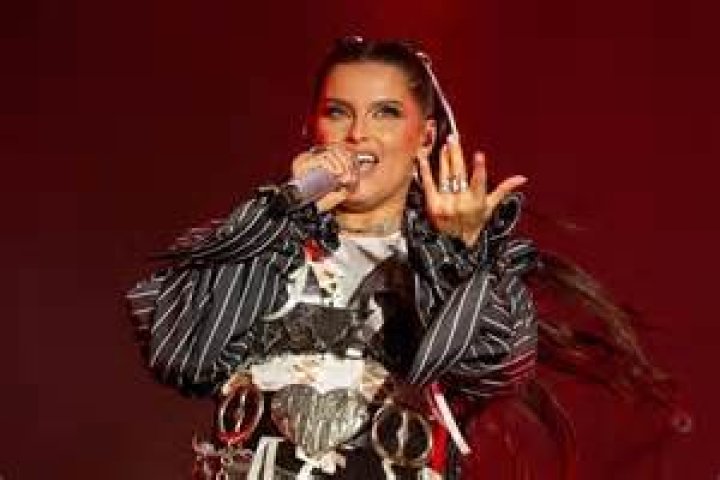 Unraveling The Truth: Is Nelly Furtado Fat?